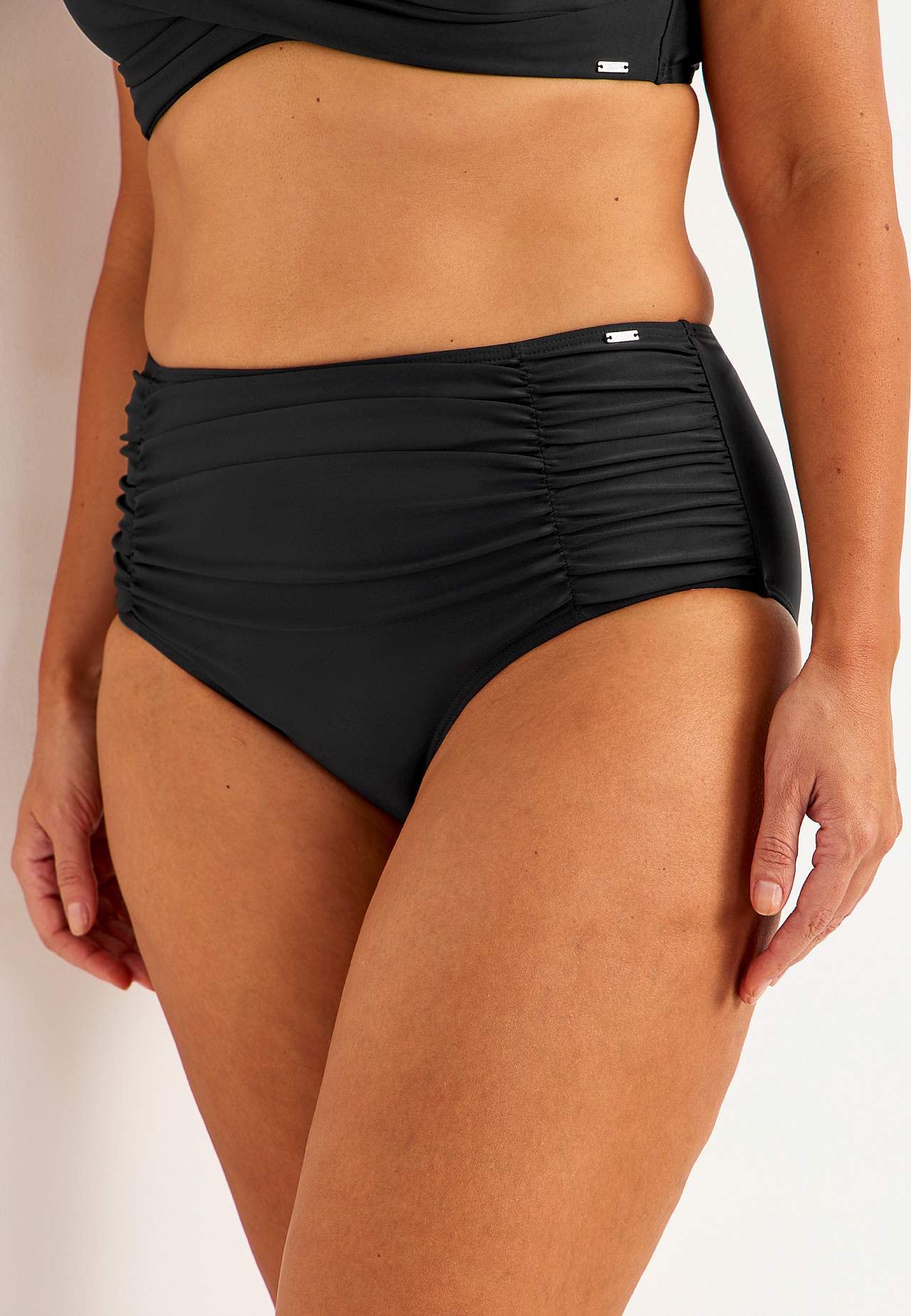 Kõrge värvliga bikiinipüksid