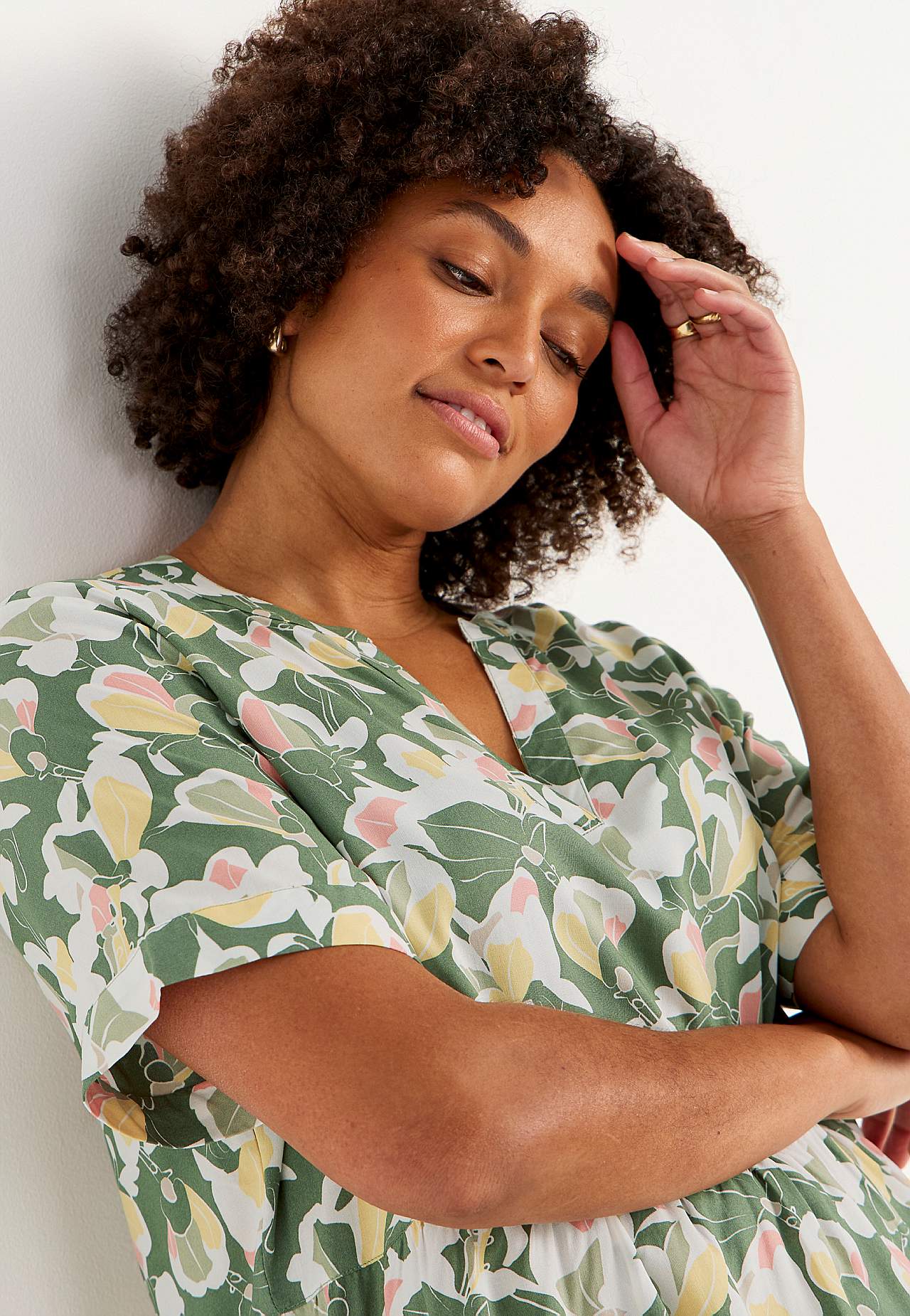 Volangidega viskoosist kleit