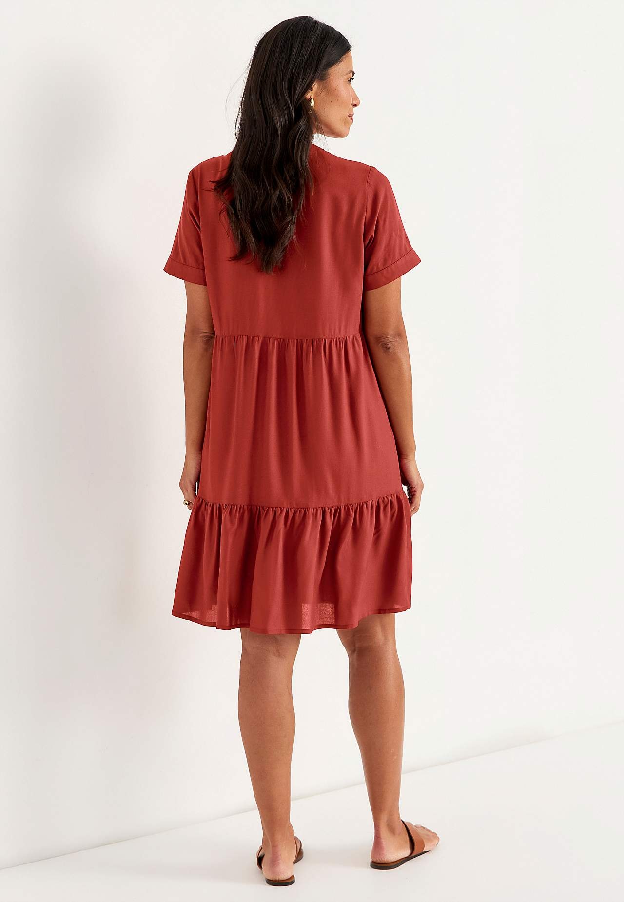 Volangidega viskoosist kleit