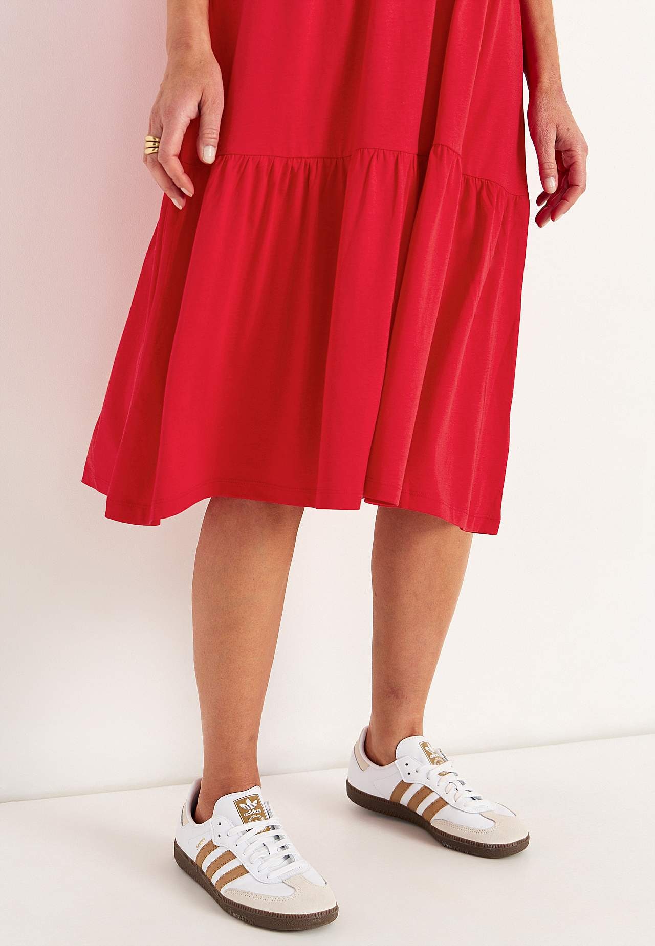 Volangidega trikotaažkleit