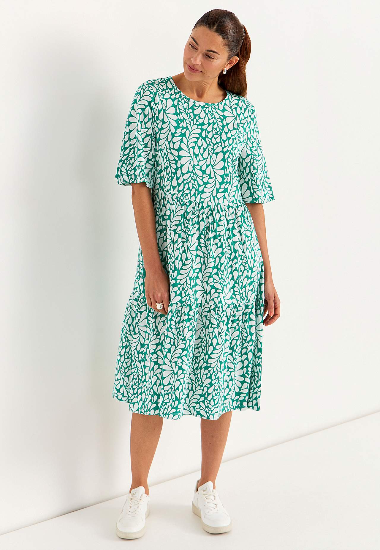 Volangidega trikotaažkleit