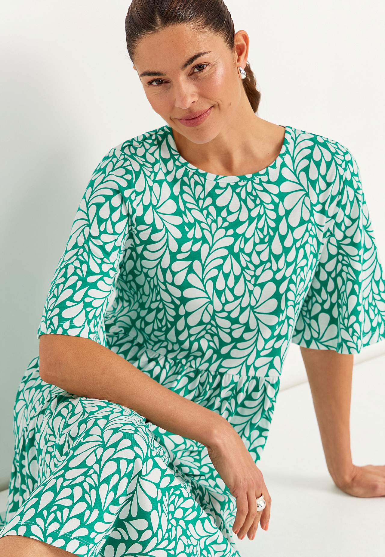 Volangidega trikotaažkleit