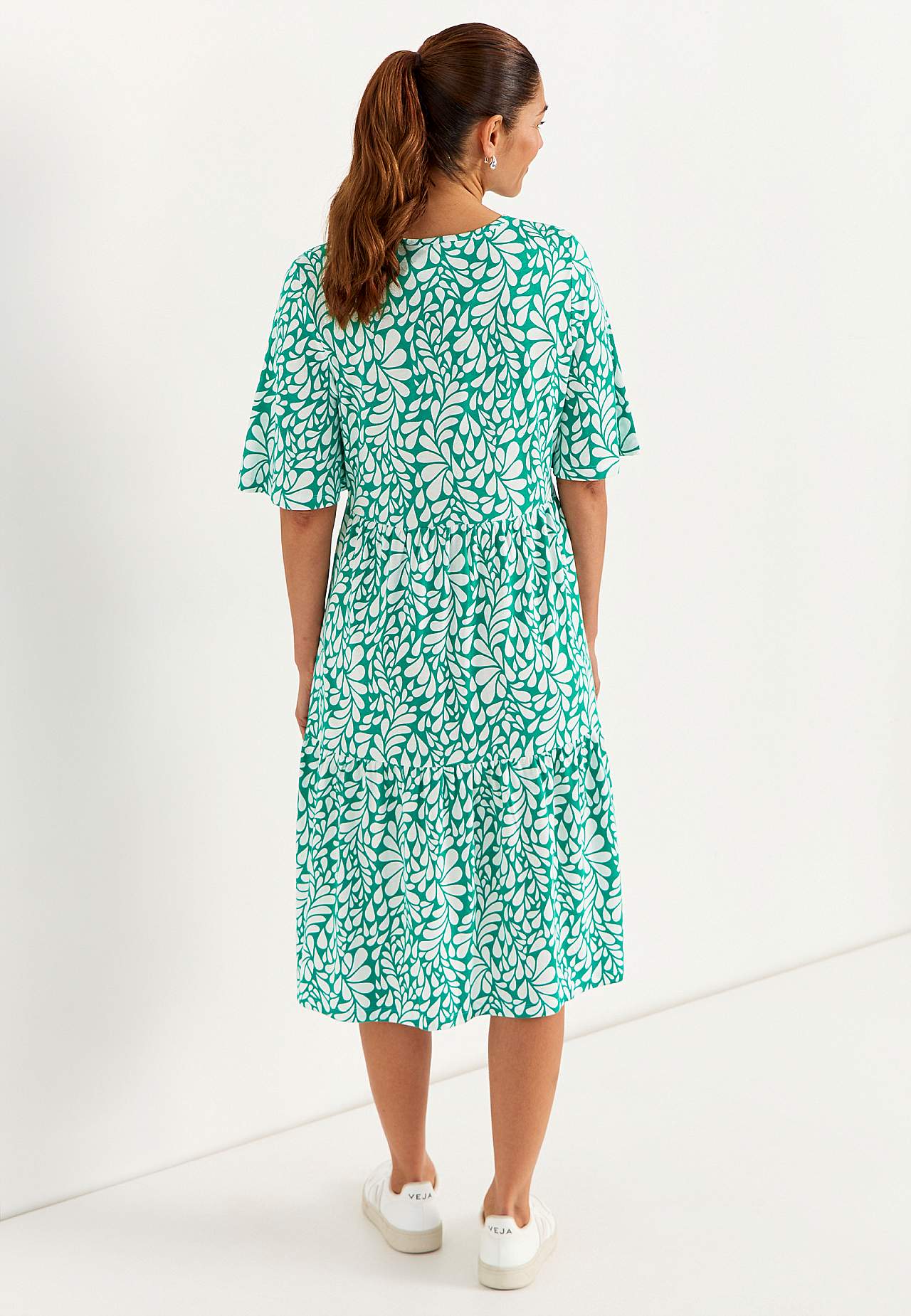 Volangidega trikotaažkleit