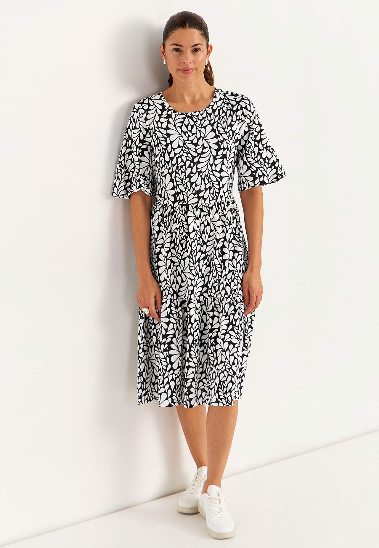 Volangidega trikotaažkleit