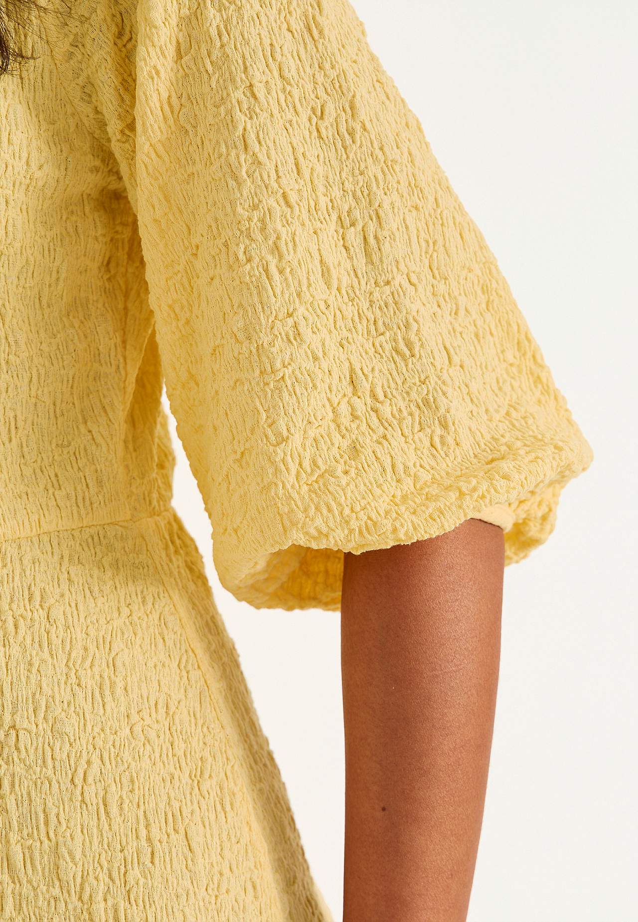 Struktuurkoes trikotaažkleit