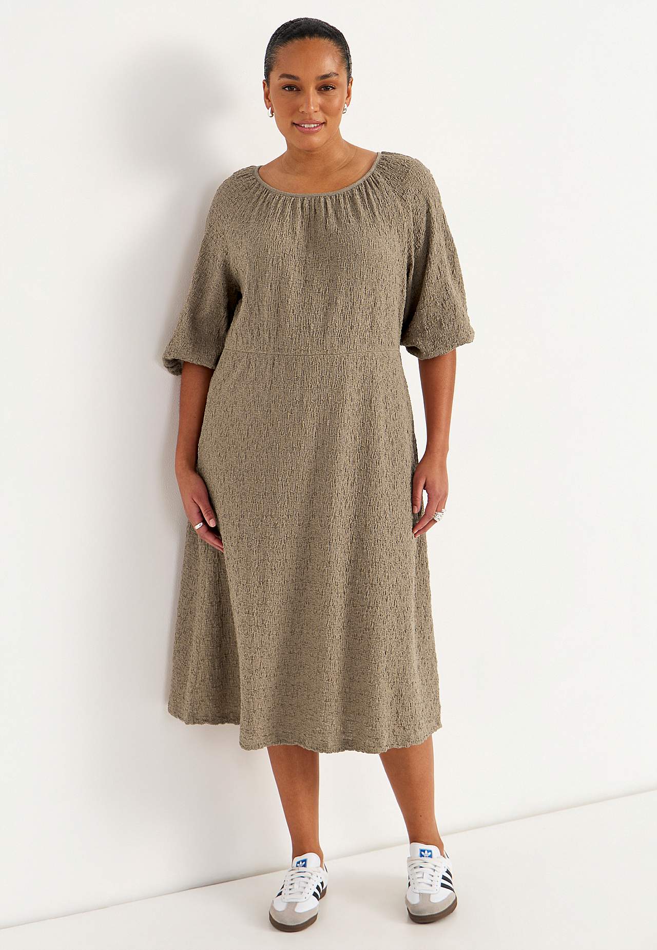 Struktuurkoes trikotaažkleit