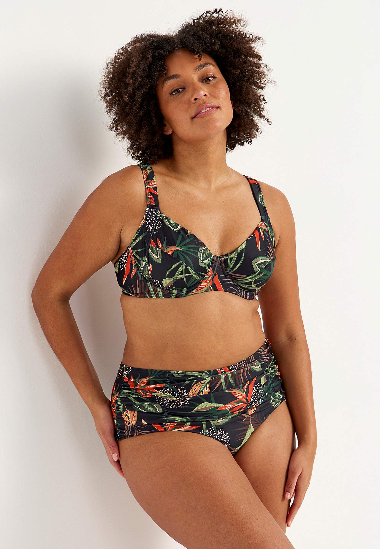 Kõrge värvliga mustrilised bikiinipüksid