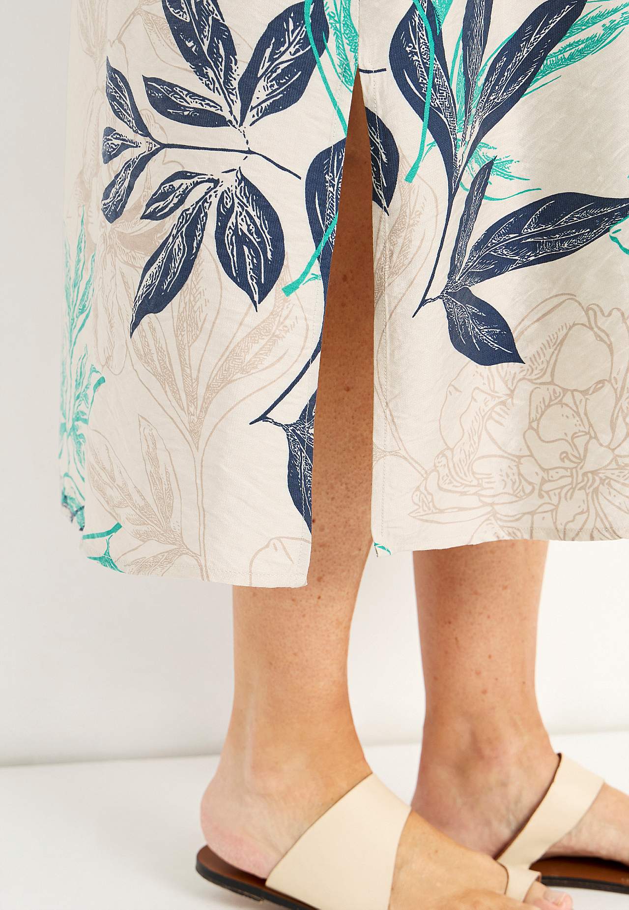 Lilleline särkkleit pehmest viskoosisegust