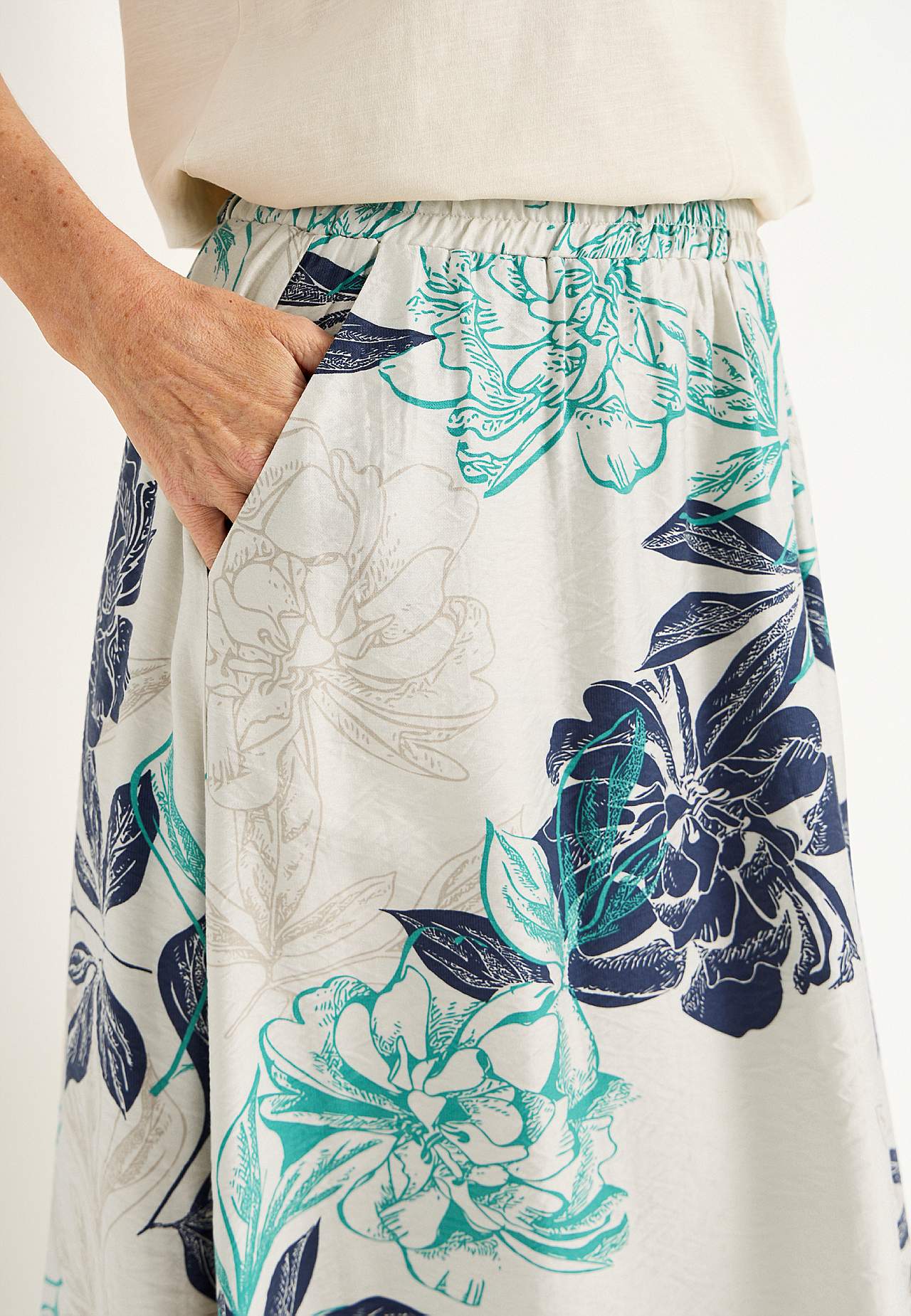 Taskutega lilleline seelik