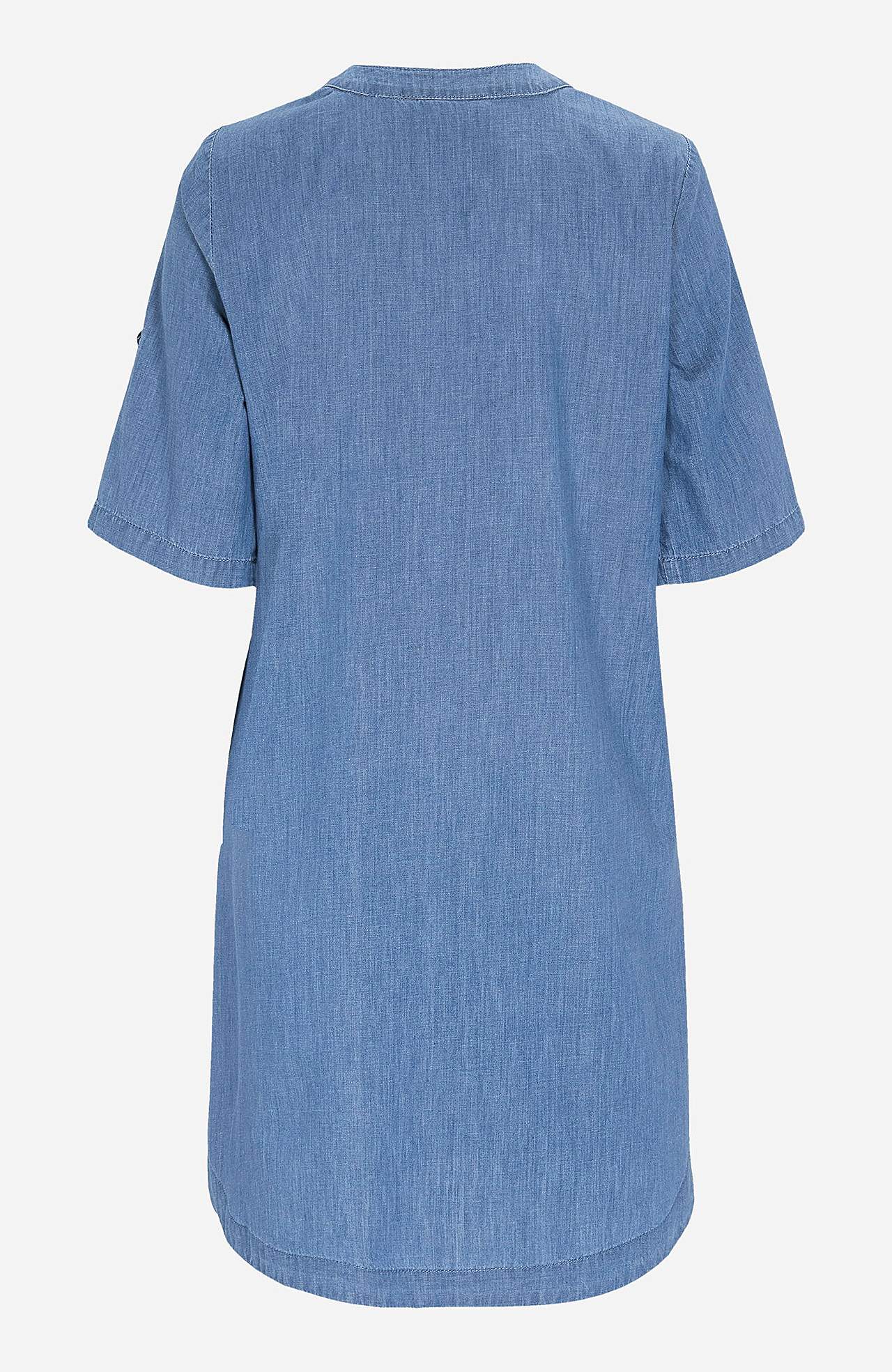 Pehmest läbipestud denimkangast kleit