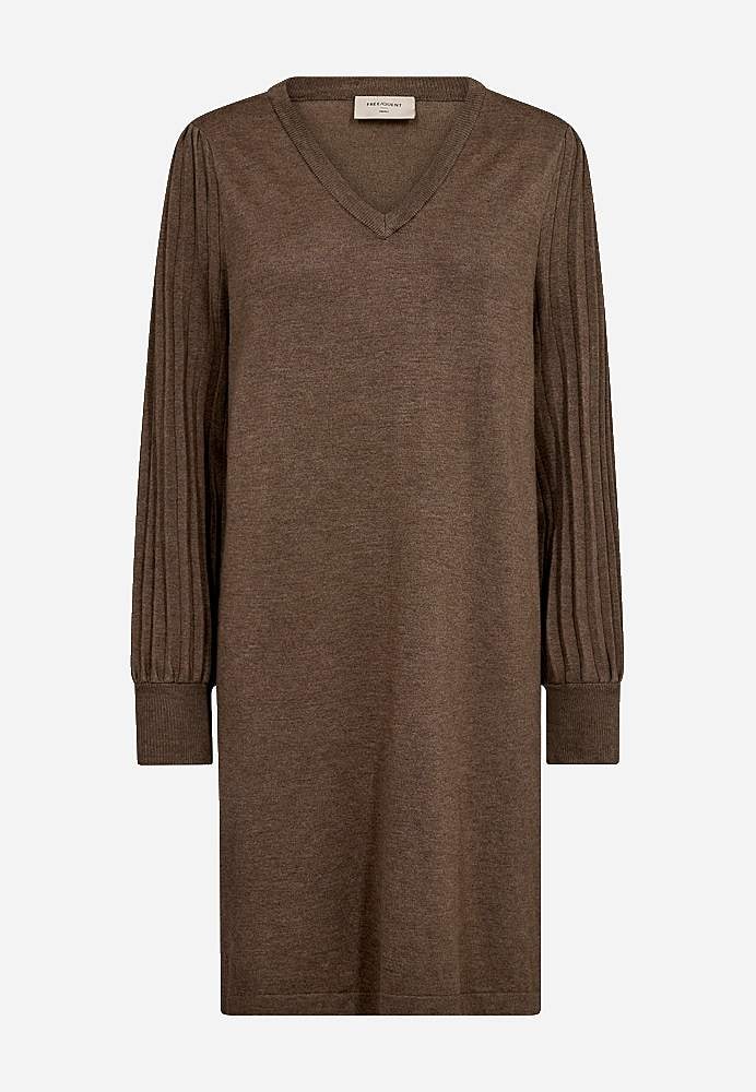 Soonikkoes varrukatega kleit