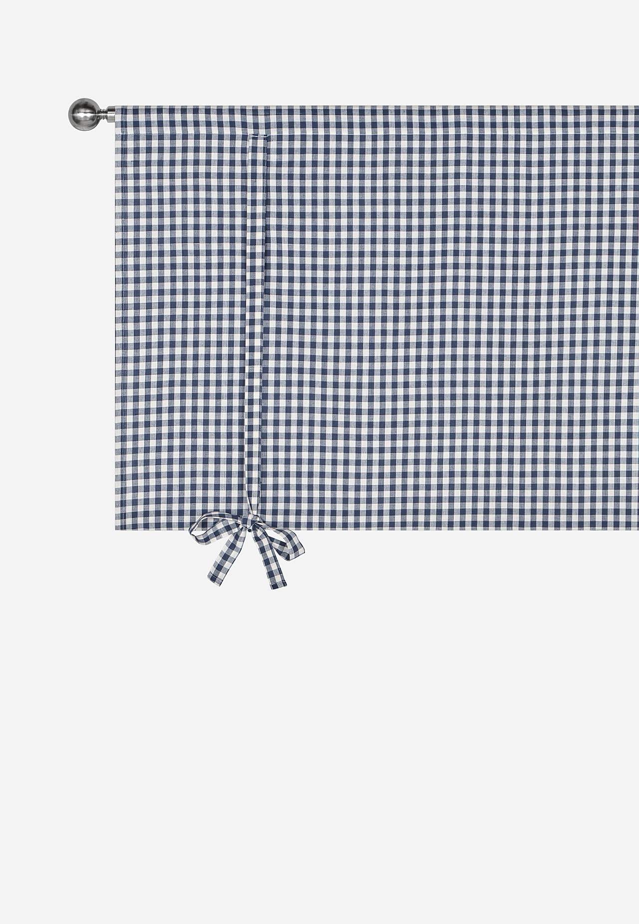 Ruudulise mustriga roomakardin